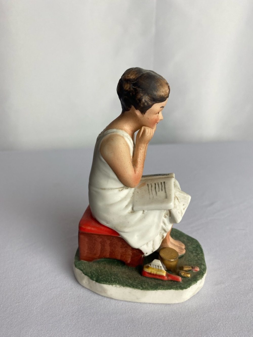Vintage Norman Rockwell "The Daydreamer" Porcelain Figurine - Picture 4 of 6